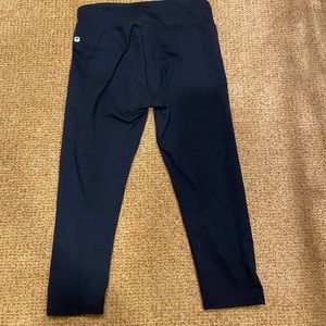 👑 Women’s Fabletics Black Capris